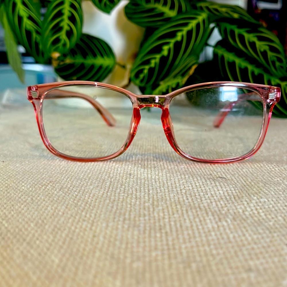 Blue light glasses. Pink. Has lenses